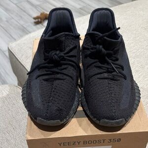 Yeezy Boost 350 V2 Triple Black